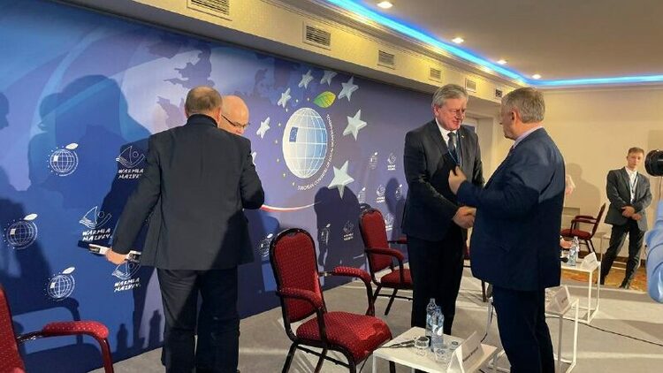 3715cd0c-8974-46f0-b930-1e050598ca38