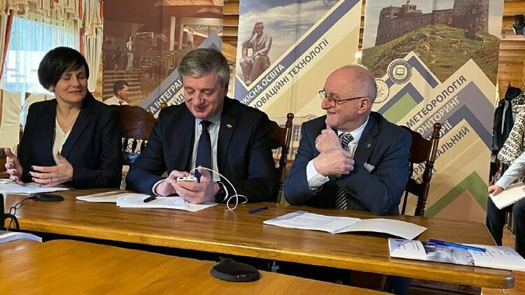 f3077a4e-3986-4c1f-815d-af9ee3470337