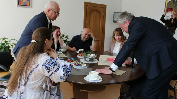 6e9b19cd-fa7c-4d53-b50e-b6742f99425e