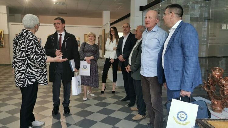 98132ead-b145-4dc3-8f6e-d030f4c29f2e