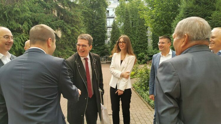 f069cc05-ee60-4772-8bde-b8358fe4c39e