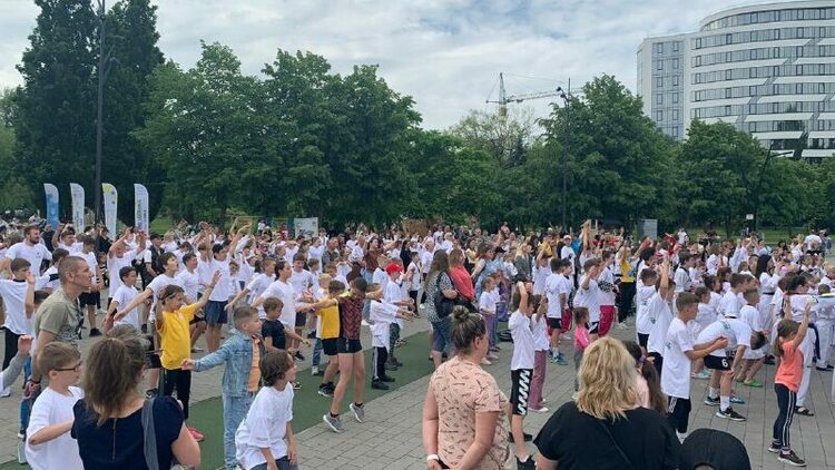 f2c25e70-f26c-4f19-b9a4-3336b76b111a