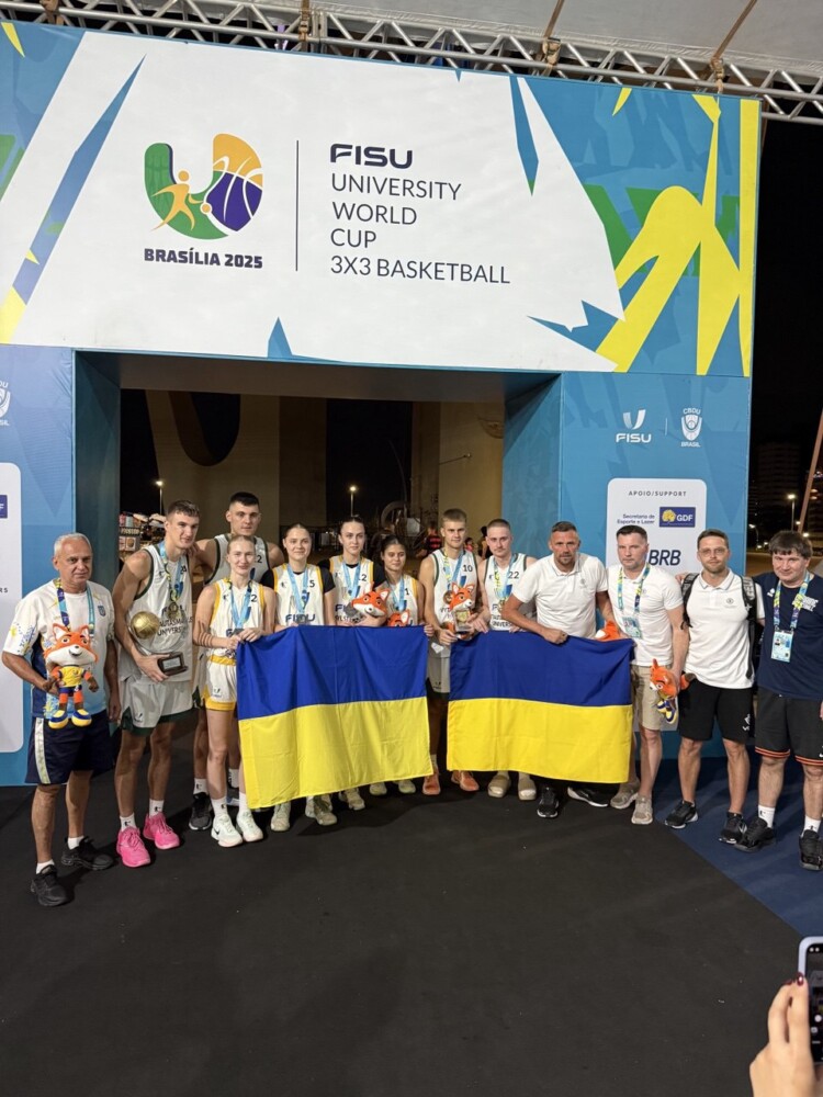 Жіноча збірна КНУ імені Василя Стефаника стала віце-чемпіонкою світу з баскетболу